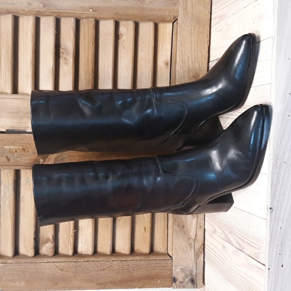 Frye Shoes - FRYE Flynn Black Leather Mid Pull On Boots